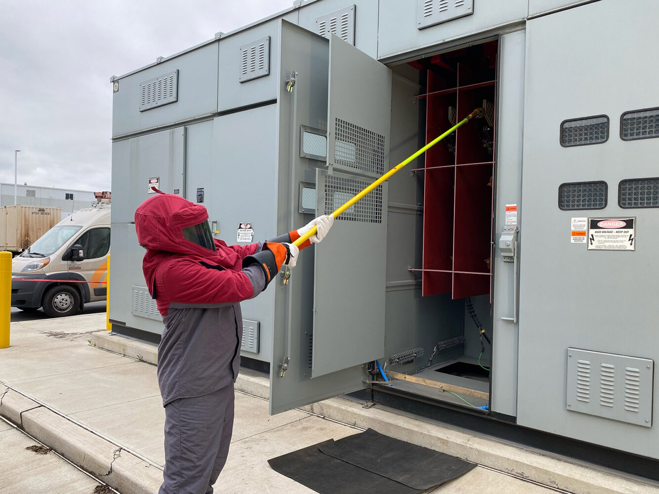 Safely reenergizing 35kV switchgear